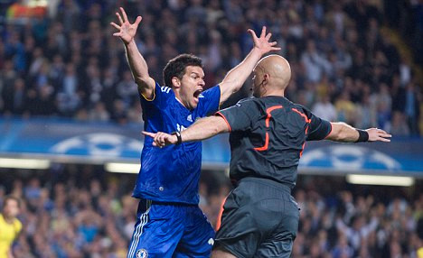 Dân mạng dự đoán Chelsea khóc thét khi gặp Barcelona